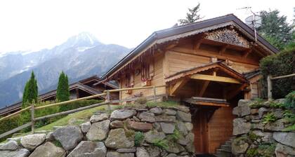Chalet Sauna Chamonix Mont Blanc Prarion gondola access ski-in ski-out (5min)