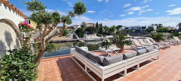 Terrace/patio - Marina in Empuriabrava with pool and mooring of 21 m in the Grand Canal (Empuriabrava)