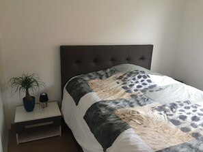 1 bedroom, iron/ironing board, Internet, bed sheets - Private domain the park (Viry)