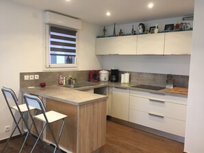 Fridge, microwave, oven, stovetop - Private domain the park (Viry)