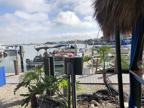 Limited Time Offer Rates on Renovated 2BR Condo Amazing Sunsets