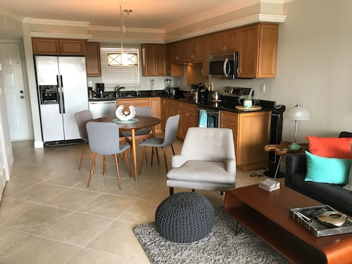 Limited Time Offer Rates on Renovated 2BR Condo Amazing Sunsets