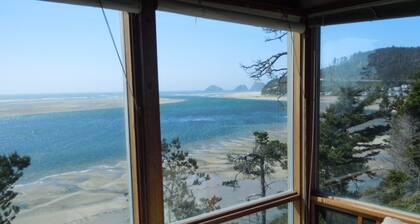Cozy Beachfront Cabin with Panoramic View of Pacific Ocean and Netarts Bay