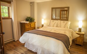 4 bedrooms, desk, iron/ironing board, free WiFi