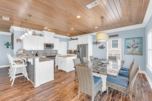 Dining - Amazing View, Gorgeous Beachfront, Huge Deck, Luxury Retreat-Sleeps 14, Starlink (Crystal Beach)