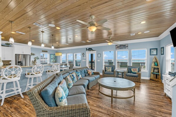 Smart TV, DVD player, books, stereo