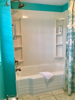 Combined shower/bathtub, towels, toilet paper