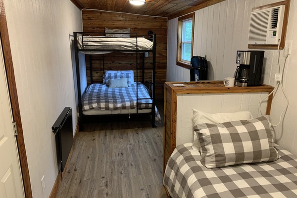 3 bedrooms, internet, bed sheets