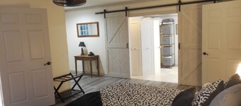 Gorgeous cottage w/pool on horse property in St. Augustine