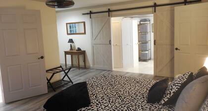 Gorgeous cottage w/pool on horse property in St. Augustine