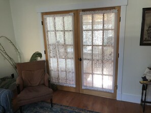 Interior - Airy new apt for 2-6. Off-street parking. Walk to shops/restaurants/subway/bus (Jamaica Plain)