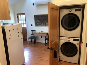 Interior - Airy new apt for 2-6. Off-street parking. Walk to shops/restaurants/subway/bus (Jamaica Plain)