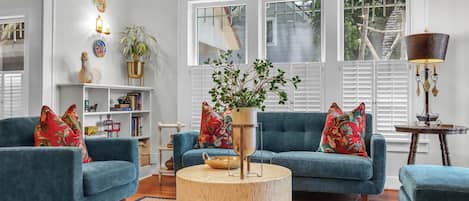 Smart TV, fireplace, DVD player, books