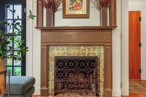 Interior - WALK EVERYWHERE, steps to Historic Downtown Boerne, 1920's cottage sleeps 6! (Boerne)