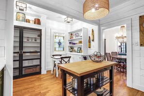 Interior - WALK EVERYWHERE, steps to Historic Downtown Boerne, 1920's cottage sleeps 4! (Boerne)