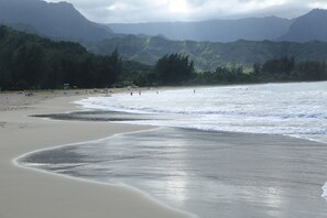 Beach nearby, sun loungers, beach towels - Alii Kai I, Mountain View Condo on Spectacular Ocean Cliff (Princeville)