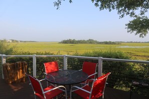 Outdoor dining - Marsh--Mellow in Wild Dunes Resort, 20 mins from historic Charleston! (Isle of Palms)