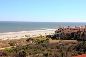 On the beach, sun loungers, beach towels - Oceanfront Penthouse Views,Elegant Natural Finishes,WiFi, 5 TV's, 4Bed, 3Bath (Fernandina)