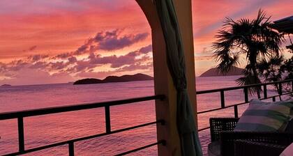 Villa Tryst, Waterfront Hull Bay Beach