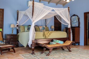 3 bedrooms, iron/ironing board, WiFi, bed sheets - Villa Tryst, Waterfront Hull Bay Beach (Northside)