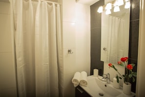 Luxury Studio, 1 Bedroom, Terrace, Sea View | Bathroom | Shower, free toiletries, hair dryer, bathrobes