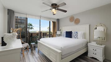 3 habitaciones, escritorio y tabla de planchar con plancha