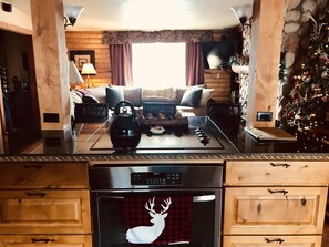 Interior - Snowed Inn Estes with detached guesthouse (Estes Park)