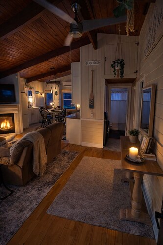 Boulder Rock Bungalow on Birchwood in Breezy ➳ Close to Everything