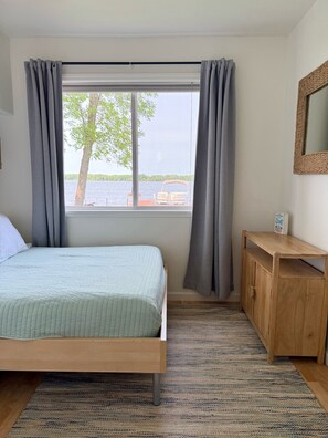 2 bedrooms, iron/ironing board, travel cot, free WiFi