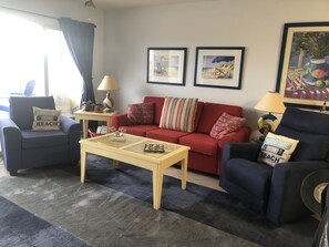 Een smart-tv, een dvd-speler en boeken