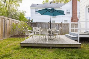 Outdoor dining - Beach Home with Bonus Suite Near VB Boardwalk! (Virginia Beach)