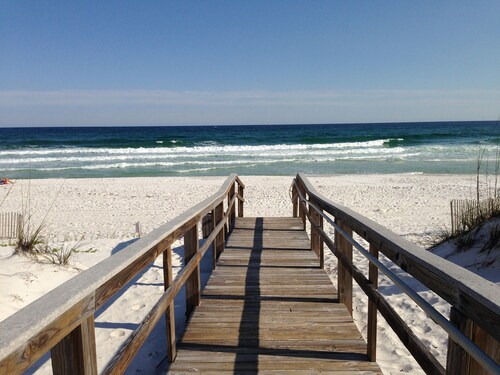 Pensacola Beach Secret,  Luxurious Island Townhome, 3BR/2.5b