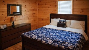 Escritorio, tabla de planchar con plancha, wifi gratis y ropa de cama 