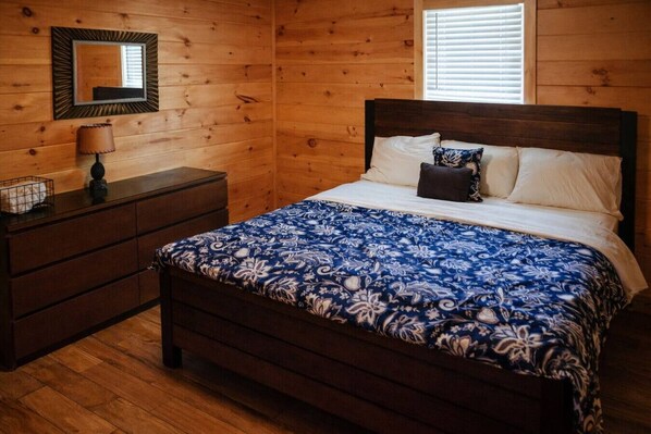Desk, iron/ironing board, free WiFi, bed sheets - Spacious 5BR Mountain Escape Mt. Airy | With Views (Dobson)