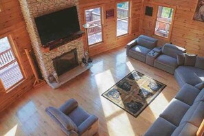 Smart TV y chimenea