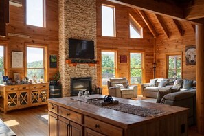 Smart TV, fireplace - Spacious 5BR Mountain Escape Mt. Airy | With Views (Dobson)