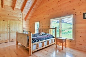 5 bedrooms, iron/ironing board, free WiFi, bed sheets