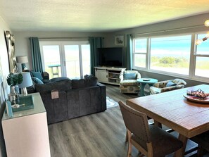 Smart TV, Netflix, Hulu, DVD player