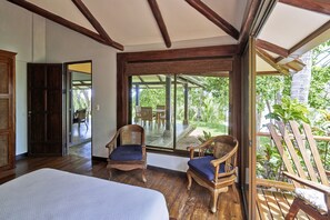 3 chambres, coffres-forts dans les chambres, bureau