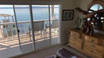 Smart-tv, tv-spel, dvd-spelare och bordsfotboll