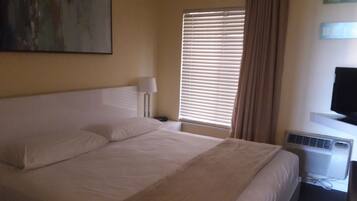 1 chambre, fer et planche à repasser, Wi-Fi, literie fournie