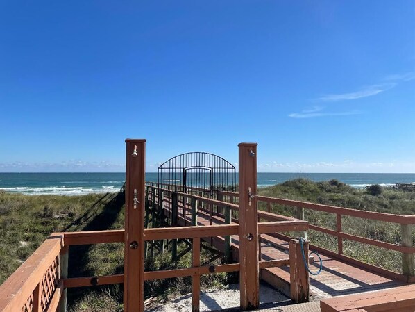 Property grounds - Direct Ocean Front Condo With Heated Pool Located Directly on the Ocean (St Augustine)