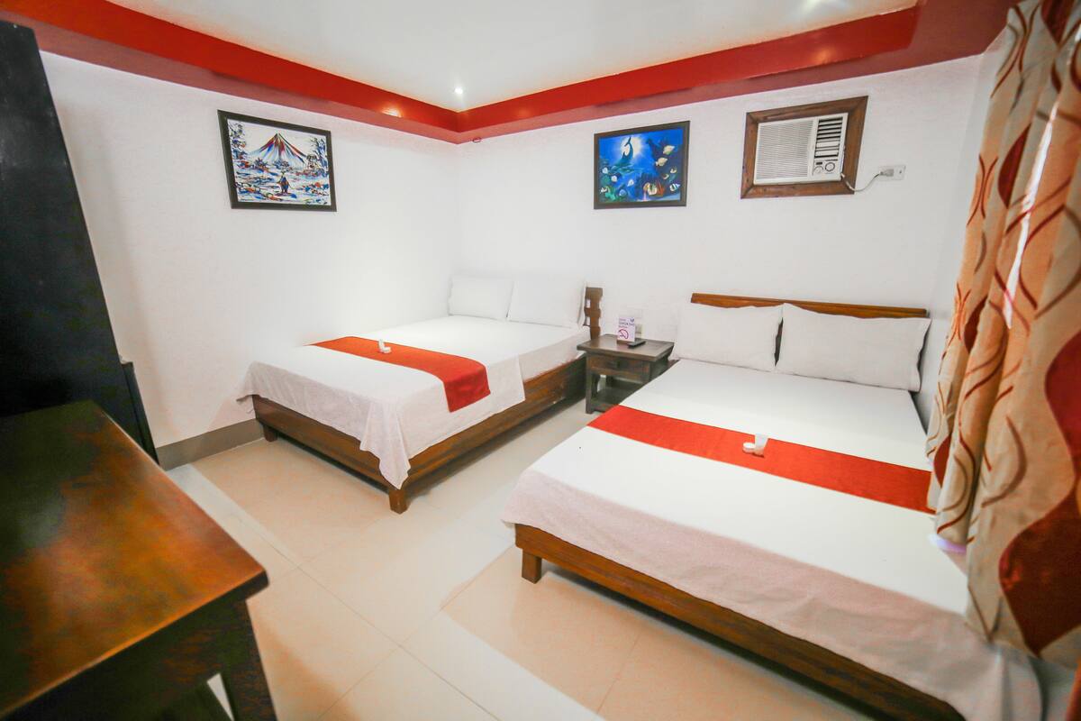 Standard Quadruple Room | Wi-fi percuma, dihias secara berasingan 