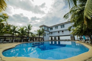 2 piscinas al aire libre