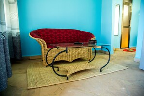Single Room | Living area