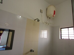 Deluxe Room | Bathroom amenities - Lodge Lipika (Bolpur)