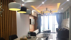 Apartemen Mewah, 3 kamar tidur, akses difabel, pemandangan kolam renang