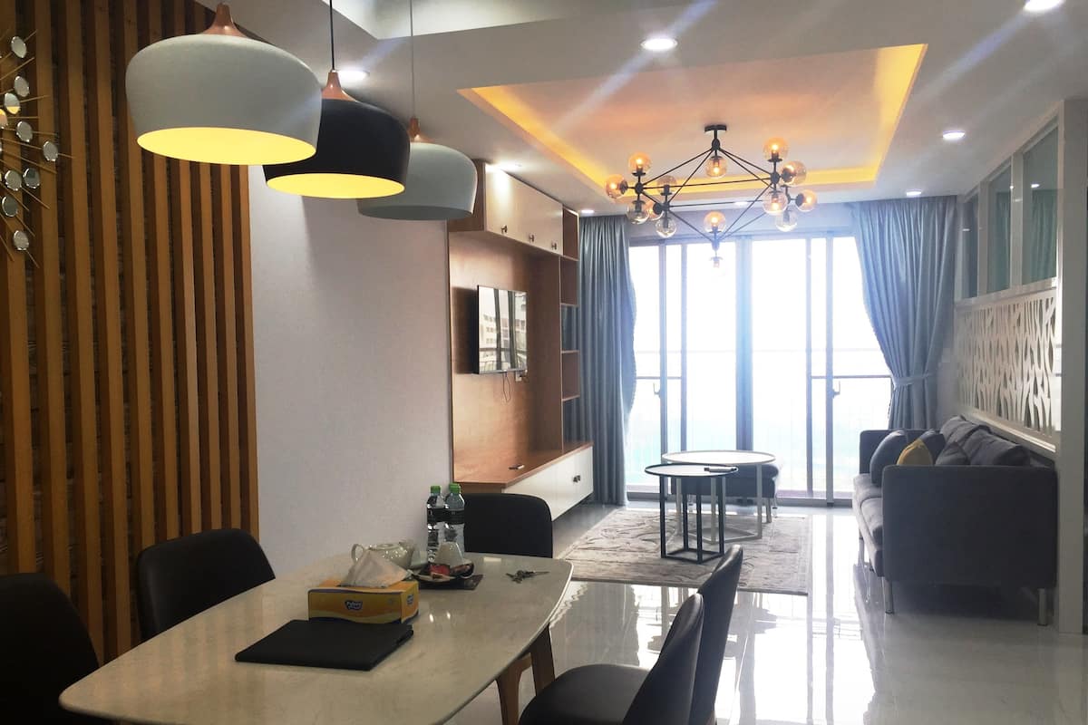 Appartement Luxe, 3 chambres, accessible aux personnes à mobilité réduite, vue piscine | Minibar, bureau, rideaux occultants, Wi-Fi gratuit