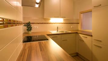 Coffee/tea maker, oven, dishwasher, electric kettle