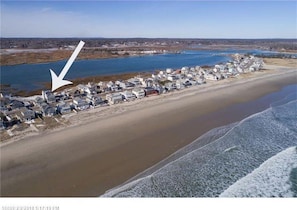 Beach nearby, sun loungers, beach towels